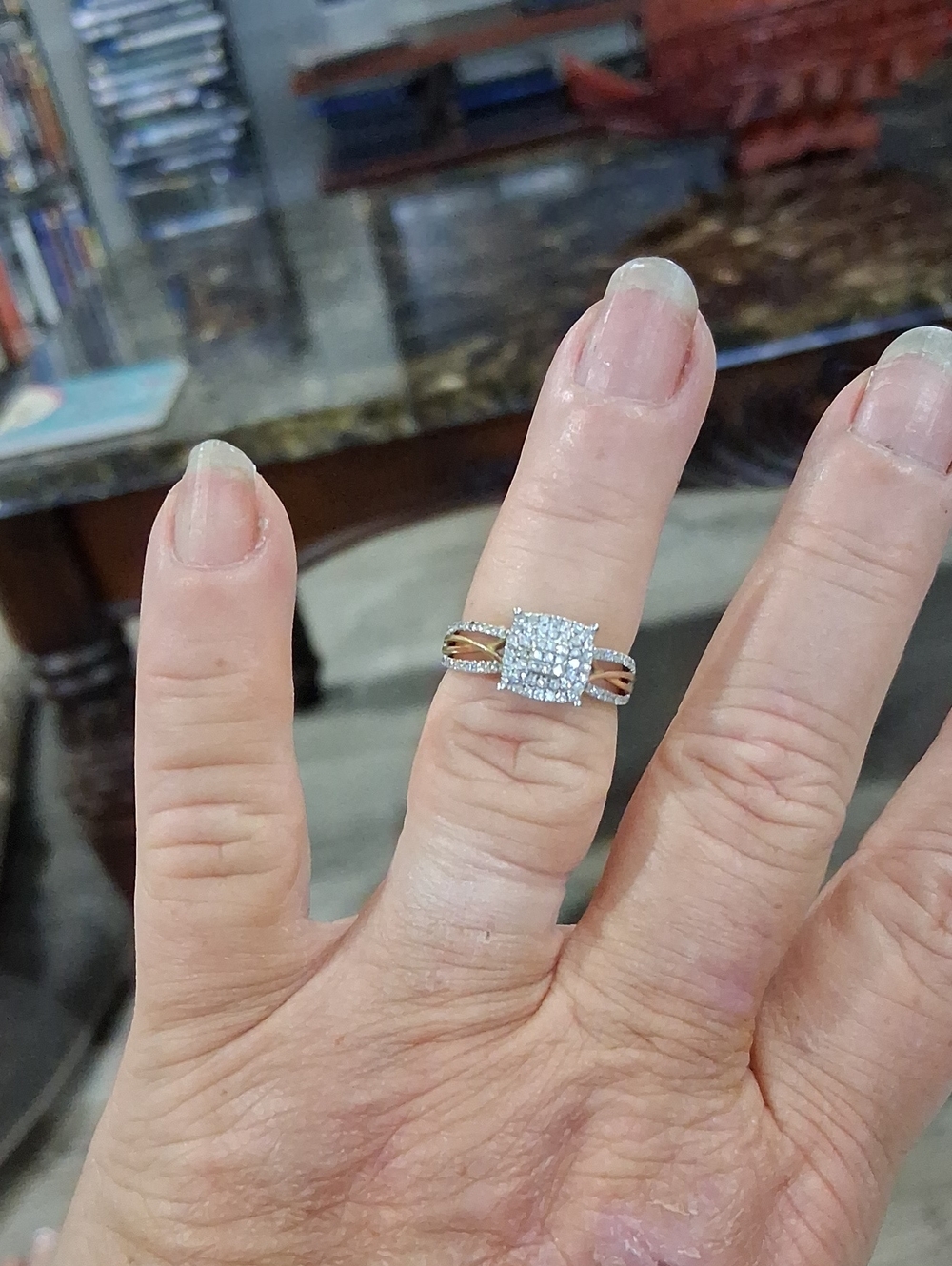 10Kt Gold Natural Diamond Cocktail Ring Size 5